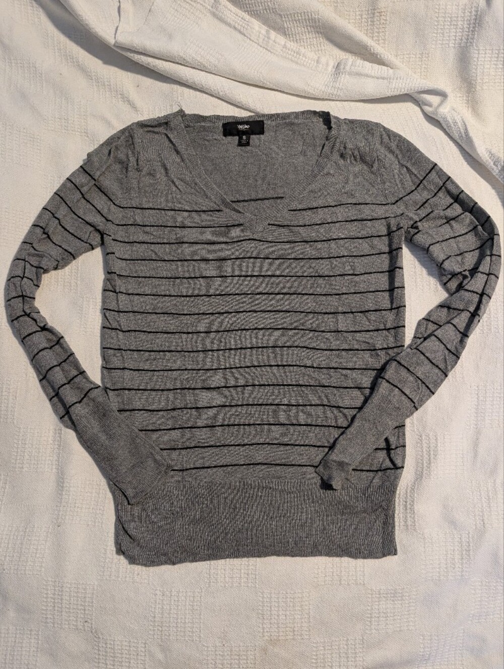 Mossimo Women's Gray Striped V-Neck Sweater